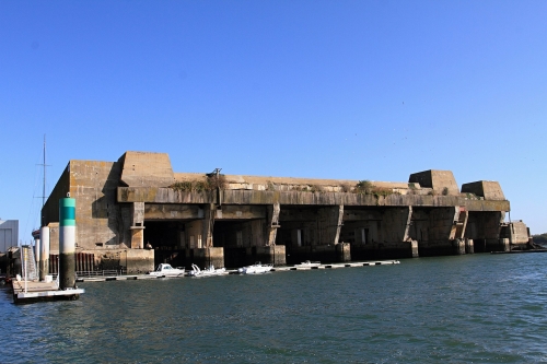 Lorient,_ponorkový_bunkr_Keroman_III_-_panoramio.jpg