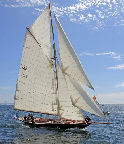 800px-Pen_Duick_sailing.jpg